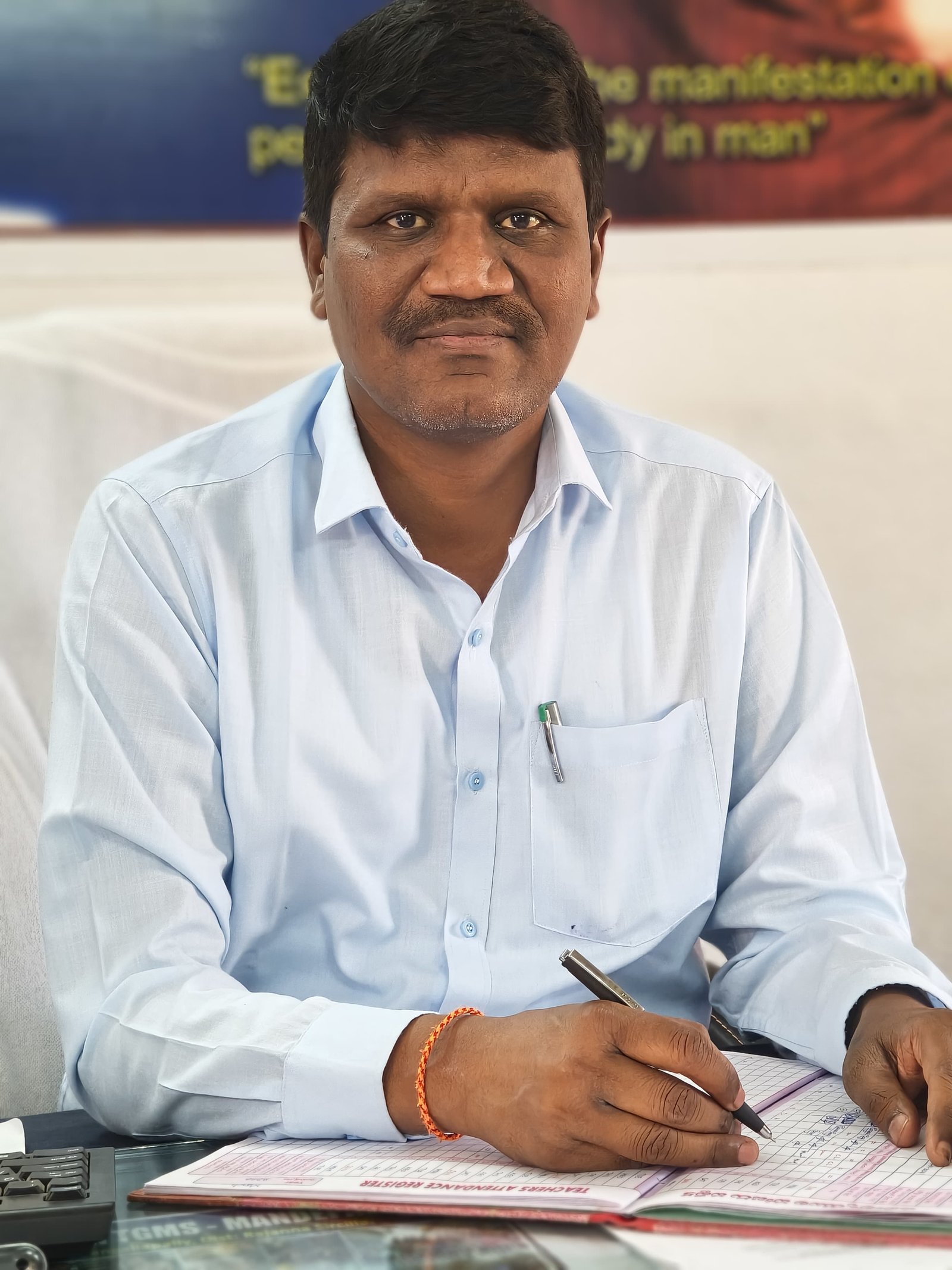 అన్ని పాఠశాల లోని 6వ తరగతి నుండి 9 వ తరగతి చదివే బాల బాలికలు అప్లై చేసుకోవచ్చు  ప్రిన్సిపాల్ మామిళ్ళ విఠల్
